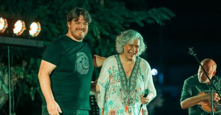 Η Μελίνα Κανά και ο Αλέξανδρος Κτιστάκης στο Φεστιβάλ της ΚΝΕ στη Λαμία