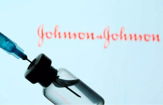 EMA για εμβόλιο Johnson &amp; Johnson: Συνδέεται πιθανότατα με θρομβώσεις – Τα οφέλη από τον εμβολιασμό περισσότερα