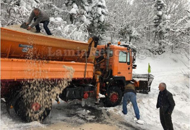 Φθιώτιδα: Μάχη με το χιονιά για απεγκλωβισμό δεκάδων ανθρώπων στο Γαρδίκι (ΦΩΤΟ - ΒΙΝΤΕΟ)