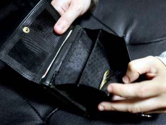 Λαμία: Ανήλικοι Ρομά «βούτηξαν» πορτοφόλι από τσάντα