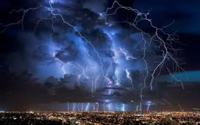 Έρχεται σφοδρή κακοκαιρία με «σπάνιας δυναμικής» καταιγίδες!