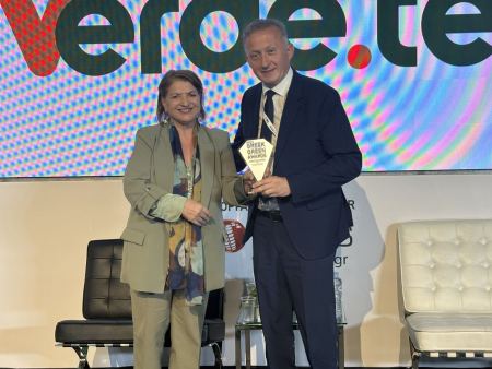 O Δήμος Μακρακώμης βραβεύτηκε με Greek Green Award 2024 στην κατηγορία Εξοικονόμηση Ενέργειας, στο πλαίσιο της 6ης διεθνούς έκθεσης Verde.Tec