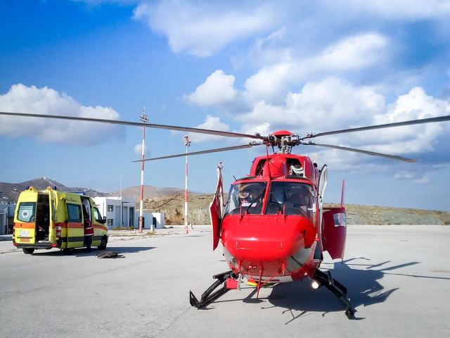 Ελικόπτερο για την αεροδιακομιδή ασθενή μετά από δάγκωμα φιδιού