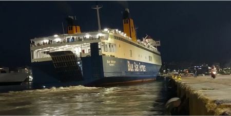 Σοκ στον Πειραιά: Το πλήρωμα του Blue Horizon πέταξε τον 36χρονο στη θάλασσα -Τα ανατριχιαστικά βίντεο