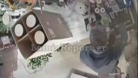 Λαμία: Η κάμερα «έπιασε» τους κλέφτες που μπήκαν σε κατάστημα - ΒΙΝΤΕΟ
