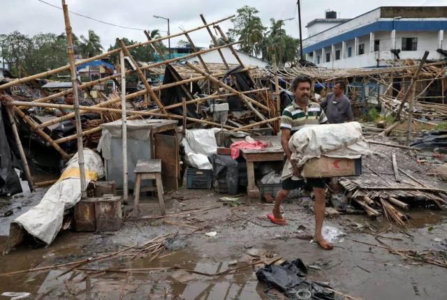 Ο κυκλώνας Αμφάν “διέλυσε” Ινδία και Μπαγκλαντές! Ψάχνουν τα πτώματα στα συντρίμμια