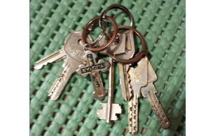 Βρέθηκαν κλειδιά έξω από το 31ο Νηπιαγωγείο Λαμίας στα Γαλανέικα