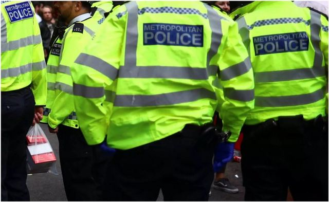 Τους μαχαίρωσε στο κέντρο του Μπέρμιγχαμ – Συναγερμός στη βρετανική αστυνομία