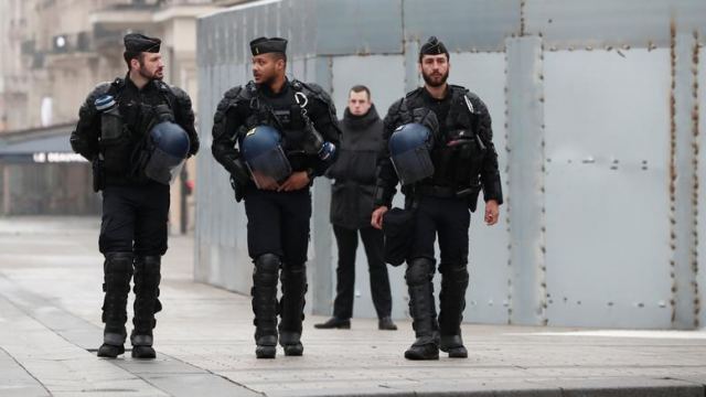 Στρατός και Αστυνομία ενάντια στα «κίτρινα γιλέκα» στο Παρίσι