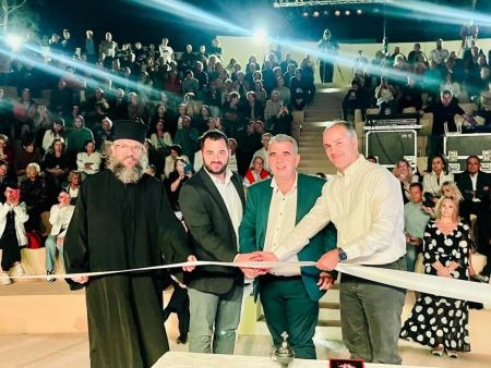 Ο Φάνης Σπανός εγκαινίασε το νέο θέατρο Καρύστου