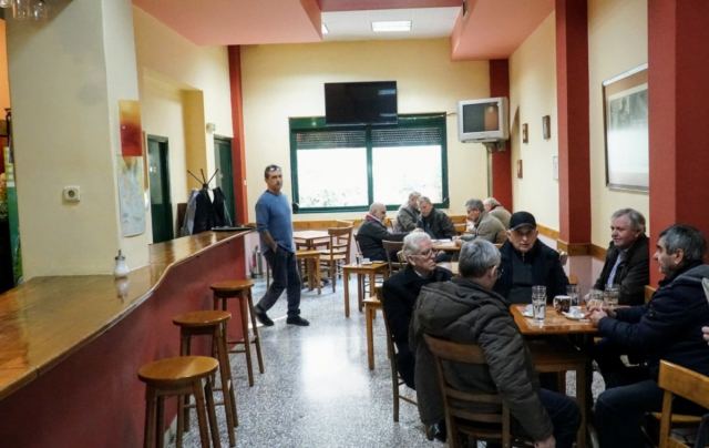 Έρχεται το πρώτο καφενείο για καπνιστές στη Λάρισα