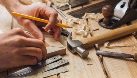 Ζητείται τεχνίτης - ξυλουργός για εργασία
