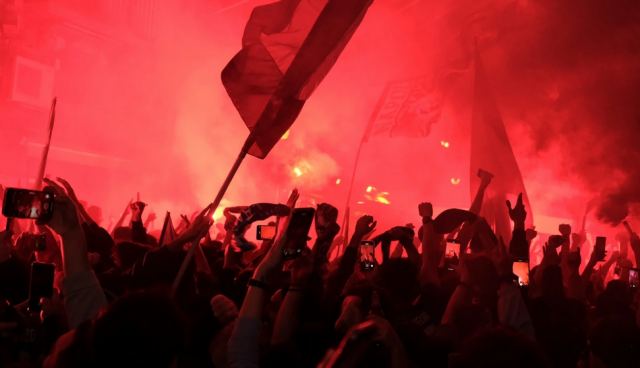 Νάπολι: Ξέφρενοι πανηγυρισμοί για την κατάκτηση του πρωταθλήματος μετά από 33 χρόνια
