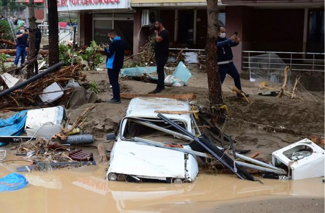 Φονικές πλημμύρες στην Τουρκία – Πέντε νεκροί, 12 αγνοούμενοι