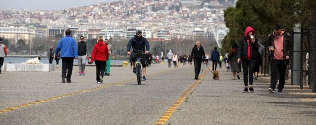 Κορωνοϊός: Λουκέτο και στην παραλία της Θεσσαλονίκης μετά τον συνωστισμό στις ...βόλτες