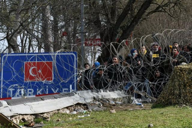 Τούρκος ΥΠΕΣ: Πήραμε τους πρόσφυγες από τα σύνορα, αλλά… μετά τον κορωνοϊό δεν θα τους εμποδίσουμε