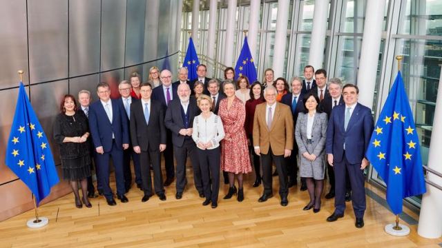 Η πρώτη οικογενειακή φωτογραφία της νέας Ευρωπαϊκής Επιτροπής