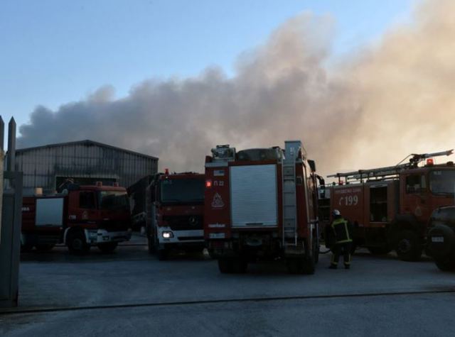 Σημαντικές ζημιές στο εργοστάσιο που τυλίχτηκε στις φλόγες στο Σχηματάρι