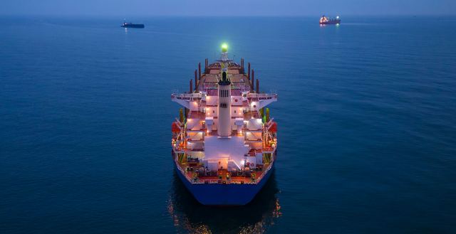 Bloomberg: Η Κίνα και η Ρωσία κατέληξαν σε συμφωνία με τους Χούθι για τη ναυσιπλοΐα στην Ερυθρά Θάλασσα