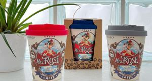 Λαμία: Αποκτήστε το νέο οικολογικό ποτήρι «Mrs Rose» και κερδίστε έκπτωση 20% στον καφέ σας για ένα μήνα!