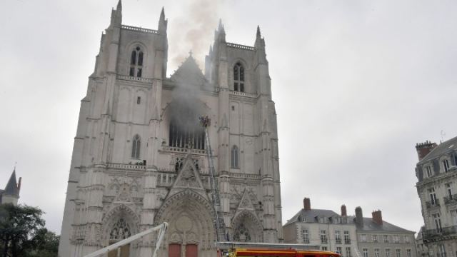 Γαλλία: Ένας 39χρονος υπό κράτηση για την πυρκαγιά στον καθεδρικό της Νάντης