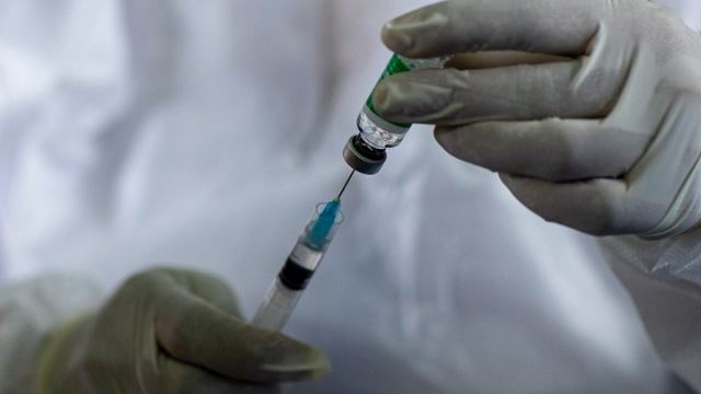Covid-19: Η Βρετανία θα εμβολιάσει τους κλινικά ευάλωτους 12-15 ετών