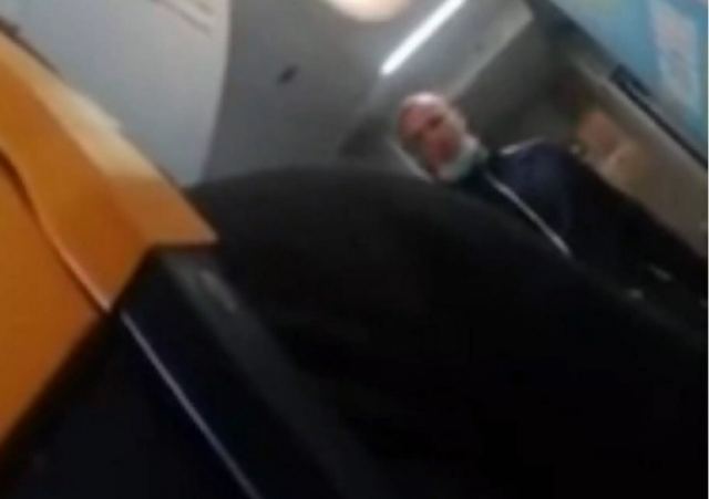 Ισπανία: Επιβάτης προσπάθησε να ανοίξει την πόρτα του αεροσκάφους στον αέρα