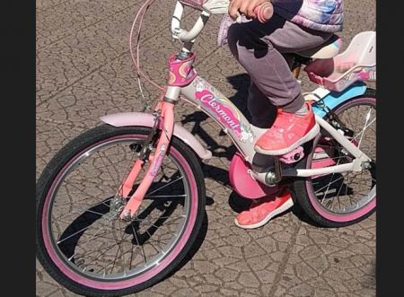 Κλάπηκε το παιδικό ποδήλατο της φωτογραφίας