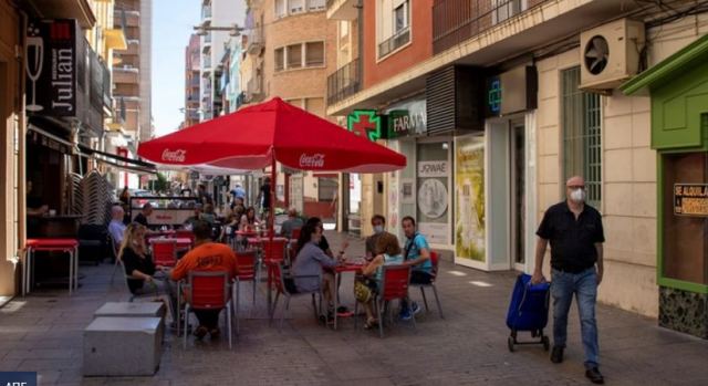 Κορωνοϊός - Ισπανία: Τέλος το κάπνισμα στους δρόμους και &quot;λουκέτο&quot; σε όλα τα μπαρ στη 1 μετά τα μεσάνυχτα
