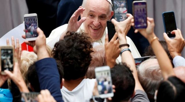 Το Βατικανό θα υποδεχθεί 300 πρόσφυγες από τη Λέσβο- Το μήνυμα του Πάπα Φραγκίσκου