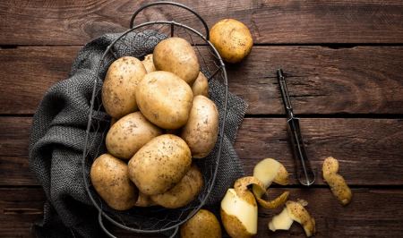 Γιατί δεν πρέπει να ξεφλουδίζετε τις πατάτες