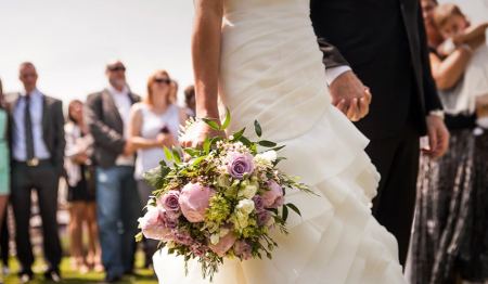 Στην Κρήτη οι γάμοι ανακοινώνονται με… ντουντούκα: To Viral προσκλητήριο γάμου στα Ανώγεια