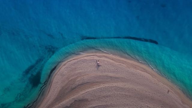 Που βρίσκεται η μαγευτική παραλία που είδαμε στο σποτ για τον Ελληνικό τουρισμό