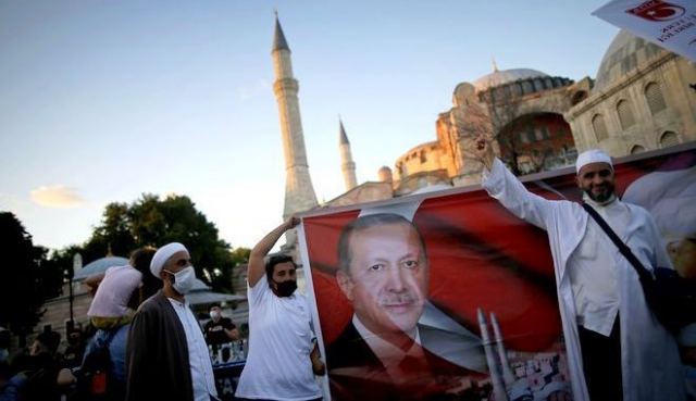 Αγιά Σοφιά: Το μεγάλο επικοινωνιακό σόου της Τουρκίας και του Ερντογάν