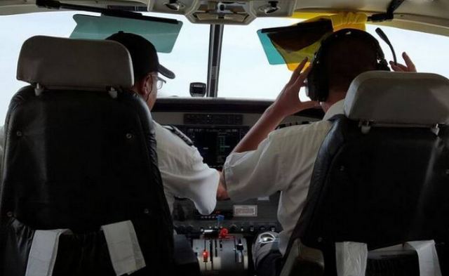 Επιβάτης χωρίς πτητική εμπειρία προσγείωσε αεροπλάνο λόγω αδυναμίας του πιλότου (vid)