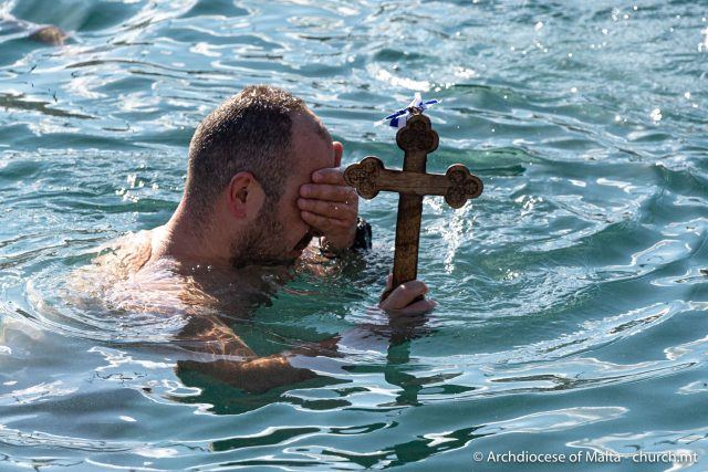 Ένας Λαμιώτης έπιασε τον Σταυρό στη Μάλτα (Φωτογραφίες)