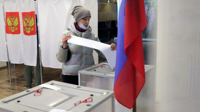 Σοβαρή πτώση του κυβερνώντος κόμματος «Ενιαία Ρωσία» και άνοδος του Κομμουνιστικού Κόμματος στις ρωσικές εκλογές