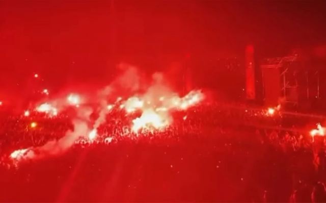 ΛΕΞ: Η «κόκκινη νύχτα» στη Νέα Σμύρνη – Περισσότεροι από 20.000 θεατές αποθέωσαν τον ράπερ
