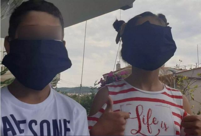 Το RT «γλεντάει» την Ελλάδα για τις μάσκες… αλεξίπτωτα στα σχολεία