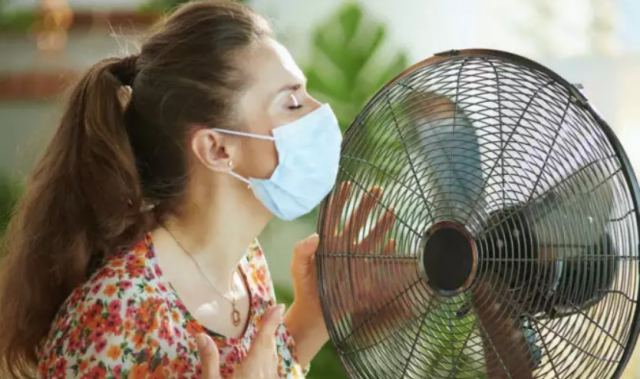 Πώς να αντέξετε την προστατευτική μάσκα στη ζέστη