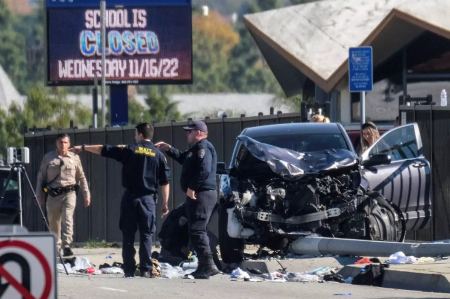 Αυτοκίνητο παρέσυρε 22 αστυνομικούς στην Καλιφόρνια - 5 τραυματίες σε κρίσιμη κατάσταση