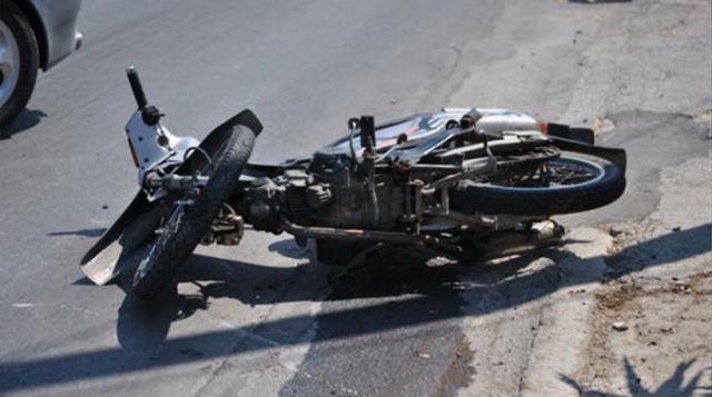 Μηχανάκια συγκρούστηκαν μετωπικά - Ένας νεκρός και ένας 15χρονος τραυματίας