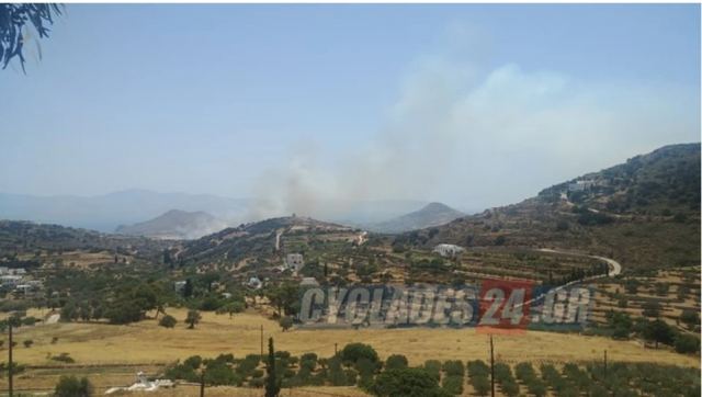 Μεγάλη φωτιά στην Πάρο - Αεροσκάφη και πυροσβεστικά οχήματα επιχειρούν στο πύρινο μέτωπο