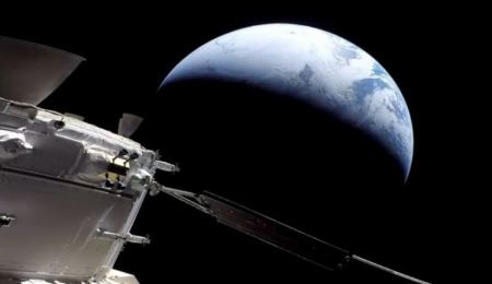 Το διαστημικό σκάφος Orion επέστρεψε στη Γη - Έγινε η προσθαλάσσωση