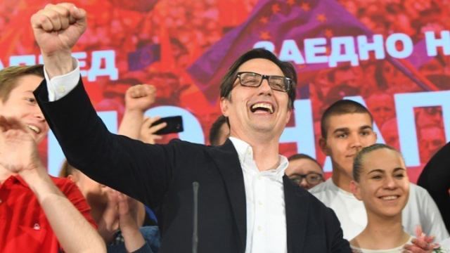 Ο Στέβο Πεντάροφσκι νικητής των προεδρικών εκλογών στη Βόρεια Μακεδονία