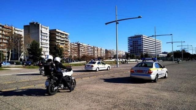 Κορωνοϊός - Θεσσαλονίκη: Περιπολίες για να &quot;μείνουν σπίτι&quot; οι περιπατητές της παραλίας