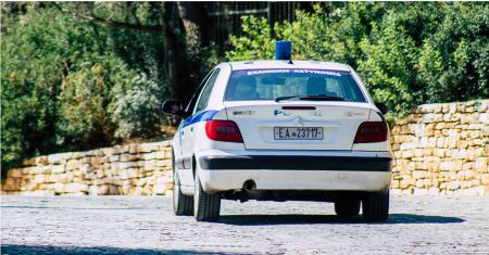Κρήτη: Αδέσποτη σφαίρα χτύπησε τουρίστρια που έτρωγε σε ταβέρνα