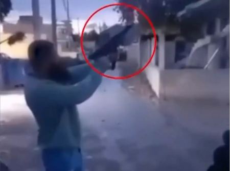 Βίντεο ντοκουμέντο από πυροβολισμούς με αυτόματα όπλα δίπλα σε σπίτια στα Μέγαρα