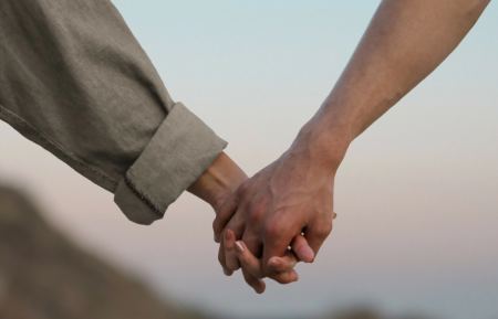 Γάμος και συμβίωση κρατούν χαμηλά το σάκχαρο - Τι δείχνει νέα έρευνα