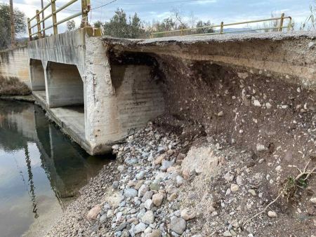 Πελασγία: Σοβαρό πρόβλημα με το δρόμο στο γεφυράκι της πλαζ Αγίου Γεωργίου - ΦΩΤΟ
